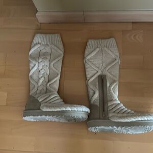 UGG Classic Cardi Cabled Knit Boot size 9